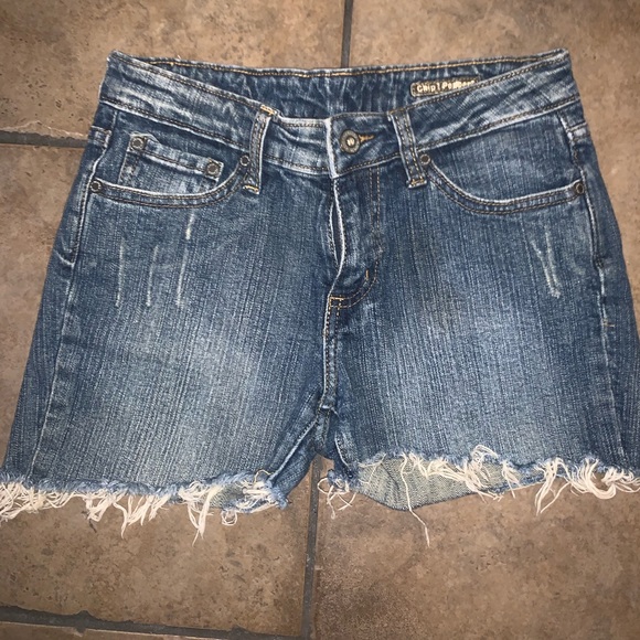 Distressed frayed shorts - Picture 2 of 4
